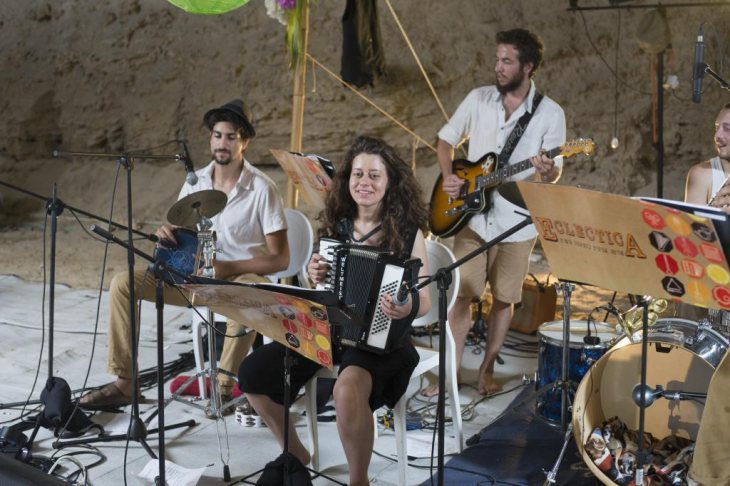 תמונה 4 של אקלקטיקה- מוזיקה אמיתית בהתאמה אישית -  להקות, הרכבים וזמרים לחתונה