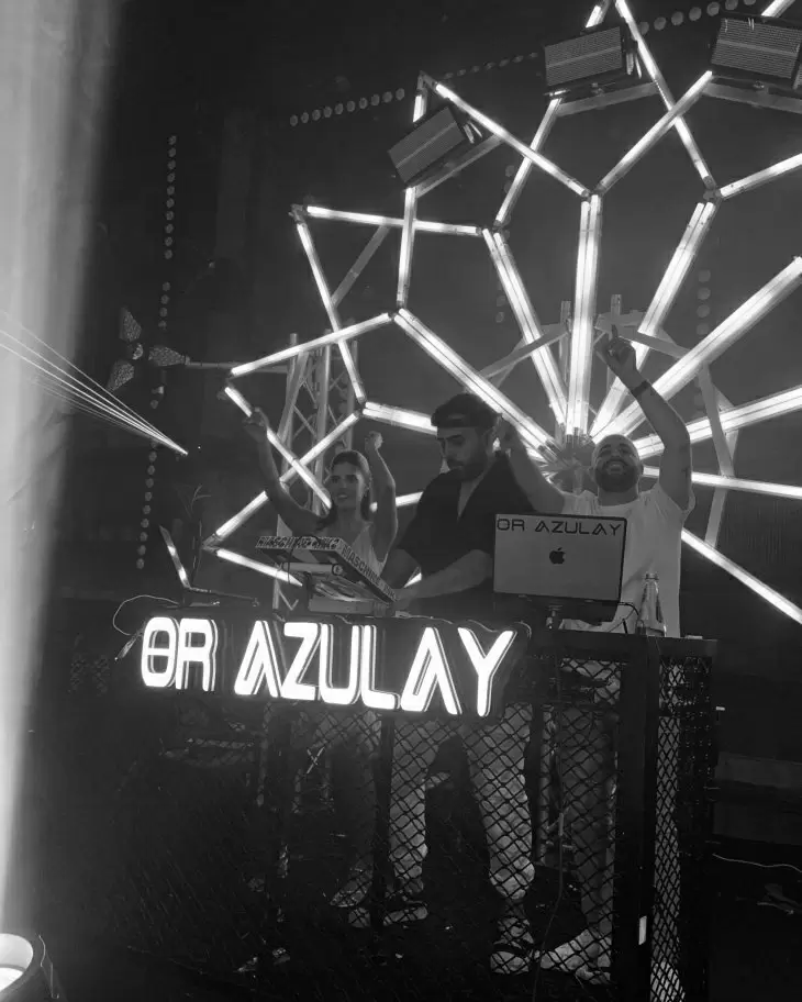 review gallery square